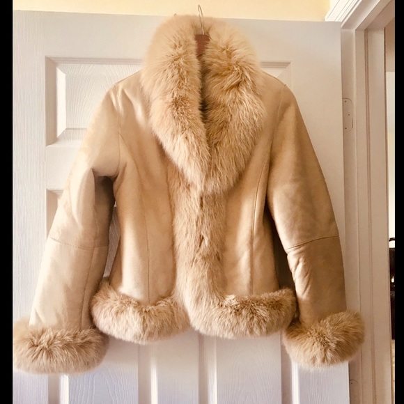 Jindo Jackets & Blazers - ♣️ OVIS by JINDO SHEARLING WITH FOX TRIM ♠️